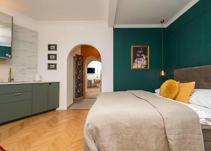 אורחן Emerald Boutique & Comfort