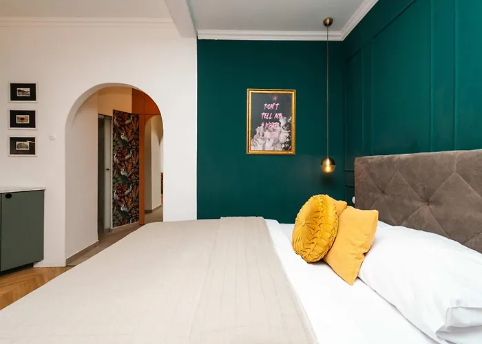 Emerald Boutique & Comfort אורחן *